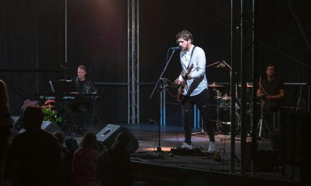 Best Practices for Emerging Artists: Building a Live Identity That Sticks