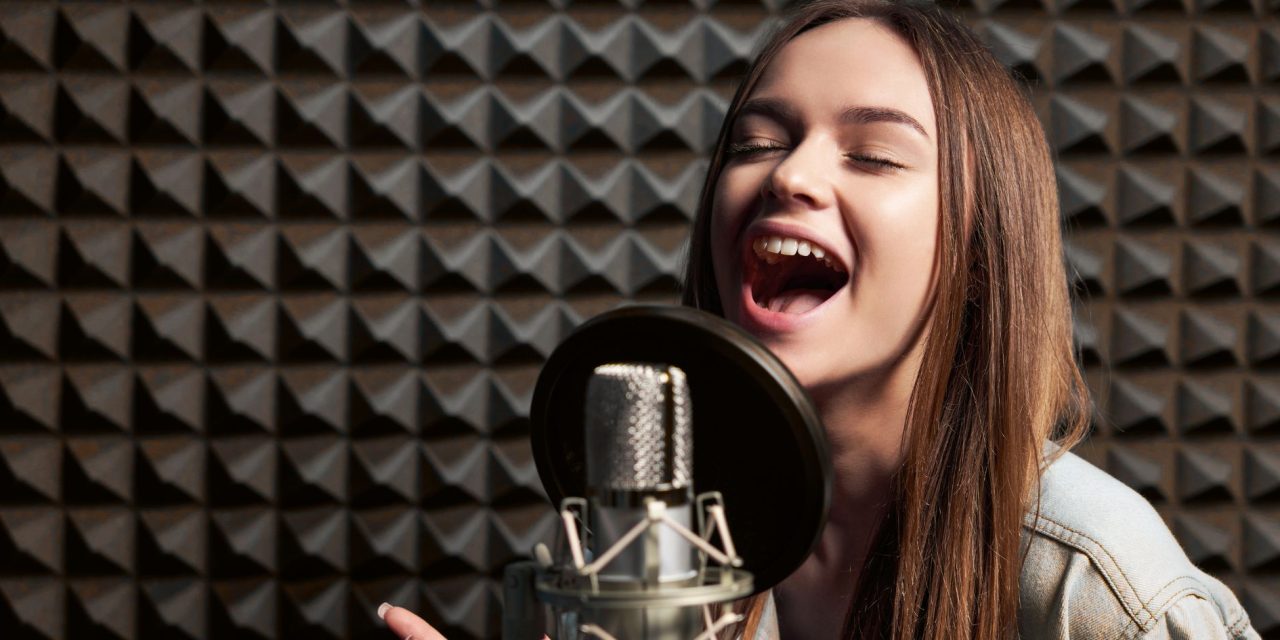 Raw Vocals Revival: How Contemporary Soul Artists Are Redefining Authenticity