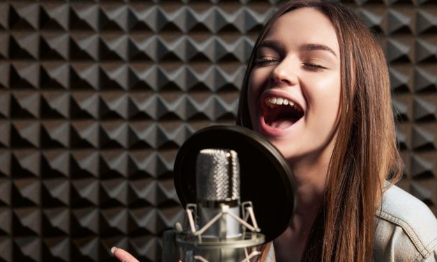 Raw Vocals Revival: How Contemporary Soul Artists Are Redefining Authenticity