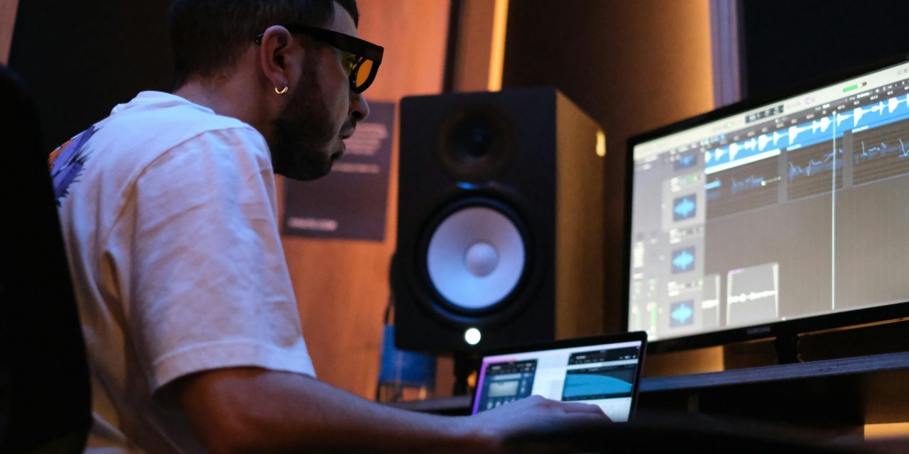 Slow-Burn R&B: How Space and Patience Are Redefining the Groove